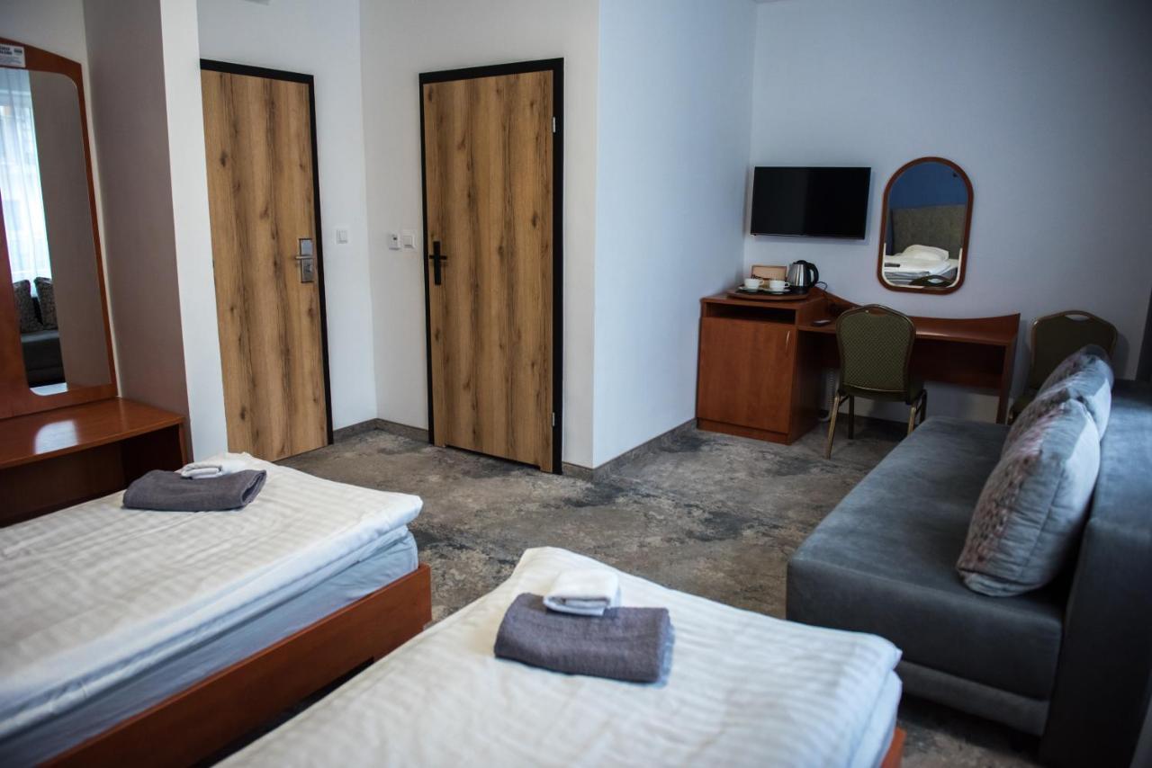 Hotel Paradiso Suchedniów Buitenkant foto