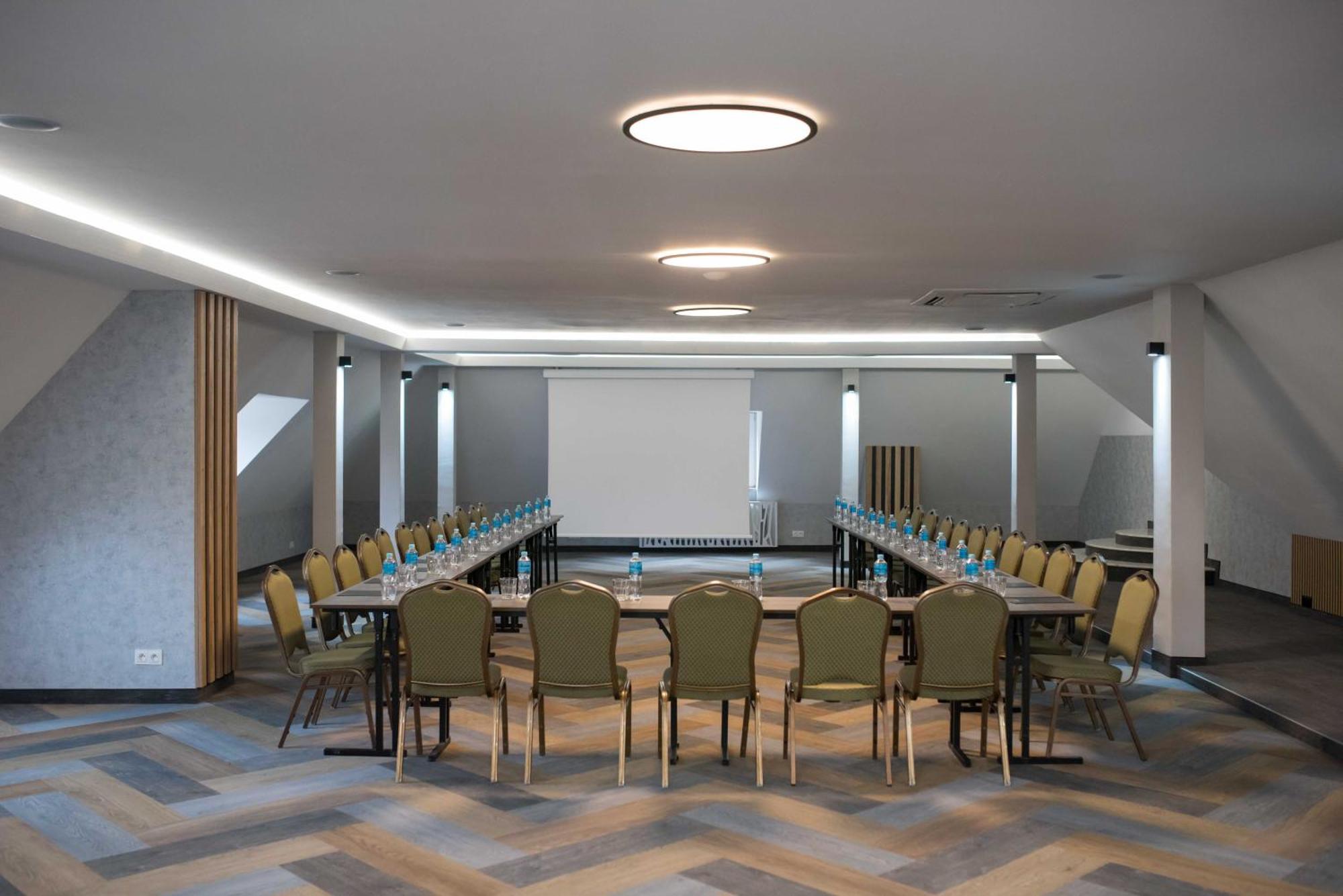 Hotel Paradiso Suchedniów Buitenkant foto