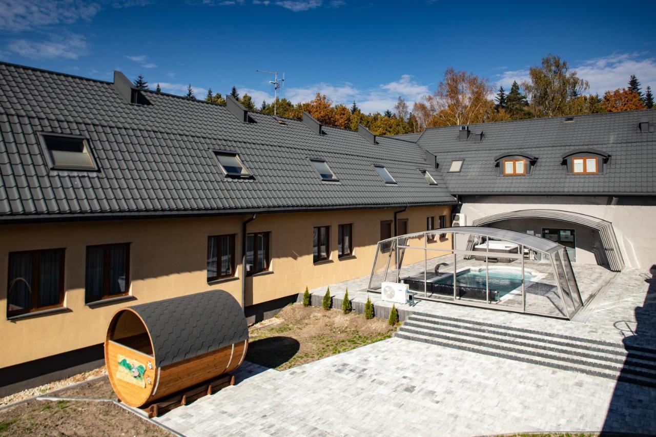 Hotel Paradiso Suchedniów Buitenkant foto